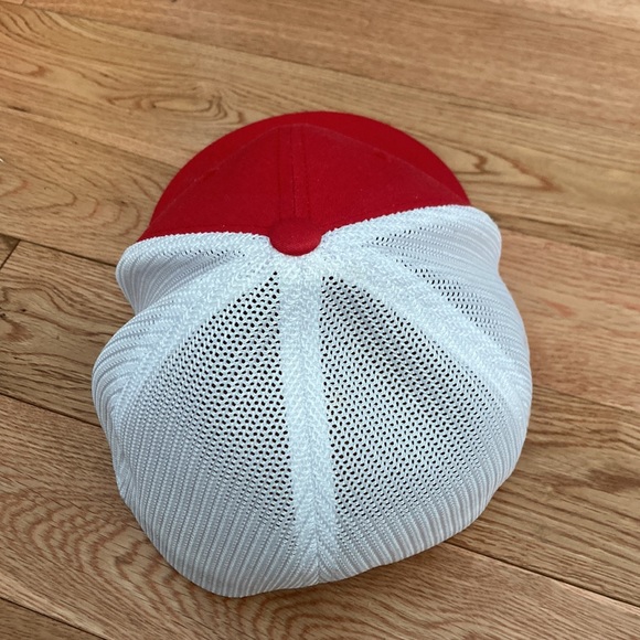 Flexfit red and white FireFly hat - Picture 2 of 4